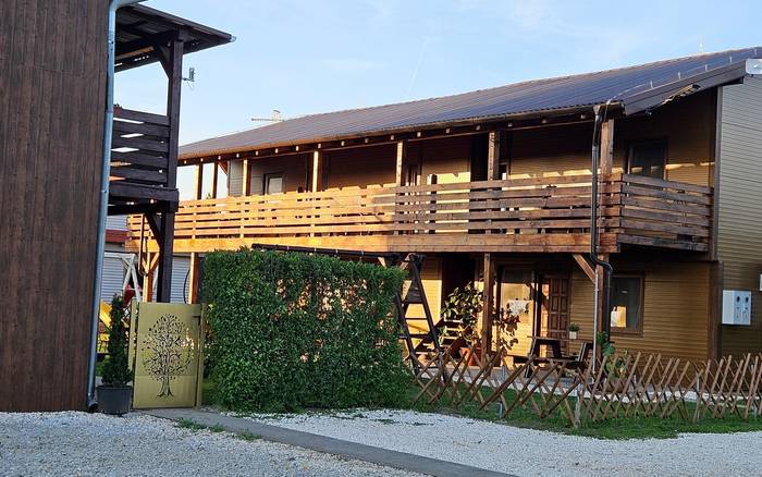 Okolie Henrieta a Henrieta 2