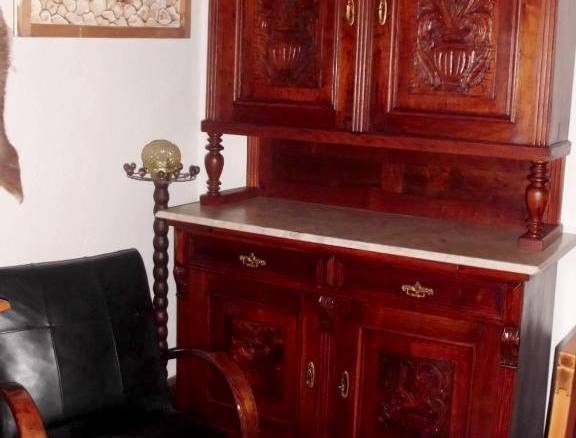 Романтична дерев'яниця Іренеус