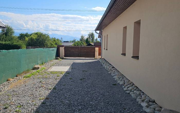 Dvor - parkovanie