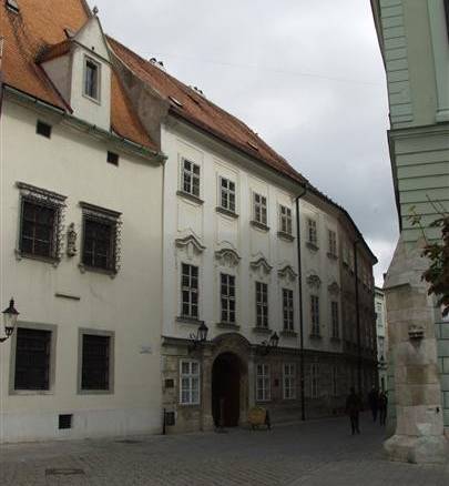 Apponyiho palác, Múzeum vinařství a Múzeum historických interiérů