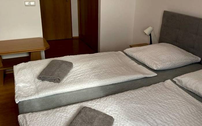 Dvoulůžkový pokoj - žlutá budova