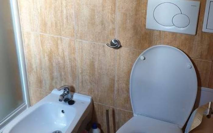Sprcha s toaletou na prízemí