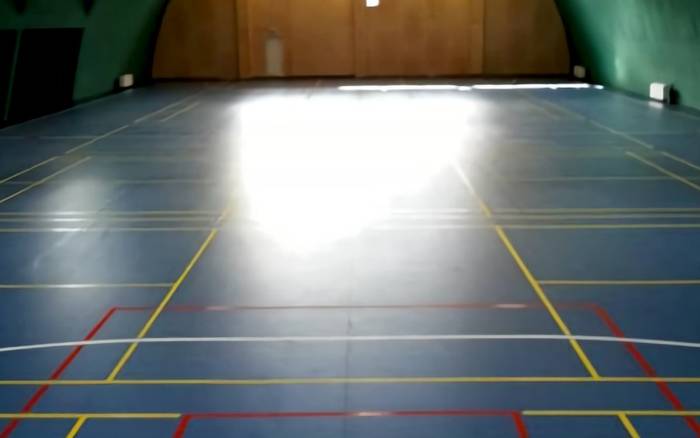 Tenis, bedminton a ping pong v blízkosti