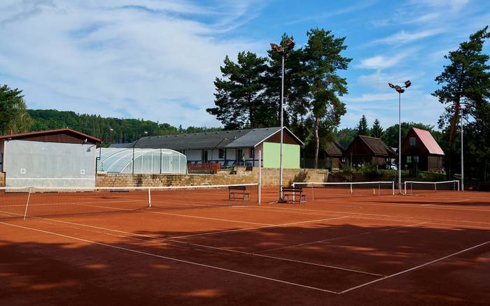 Tenisové kurty