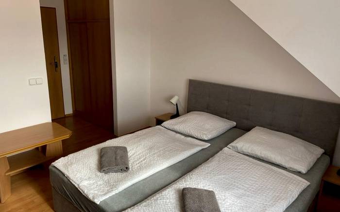 Dvoulůžkový pokoj - žlutá budova