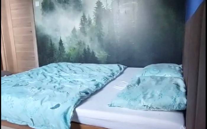 Manželská posteľ s prístelkou