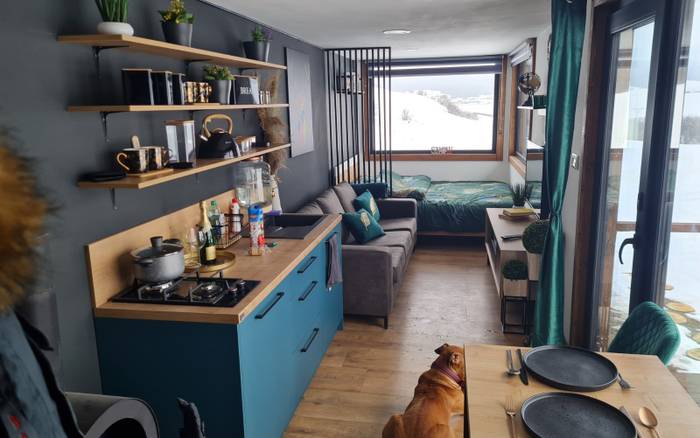 Obývací priestor s kuchynkou