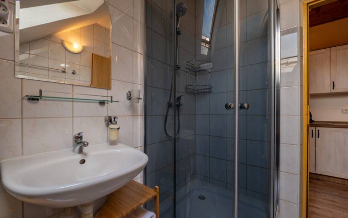 APĽ - apartmán pre 4 osoby , kúpeľňa