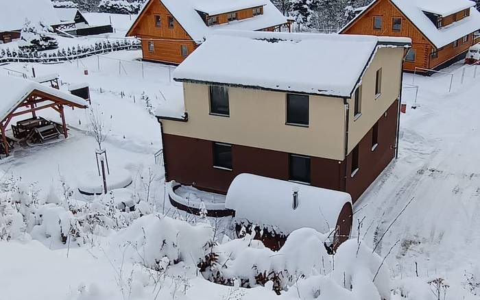 zimní pohled do zahrady