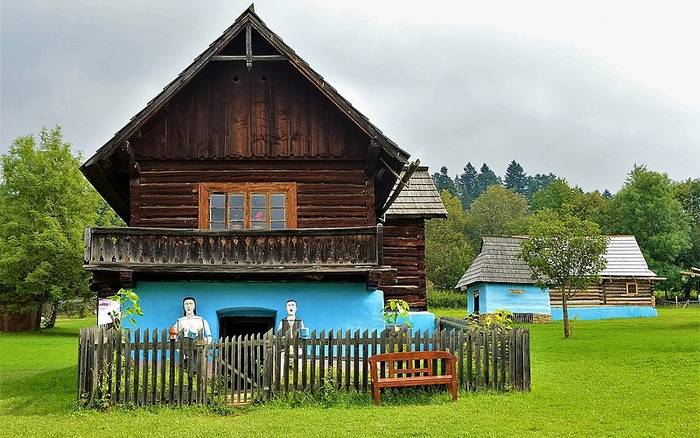 TOP 10 skanzenov - múzeí ľudovej architektúry Slovenska