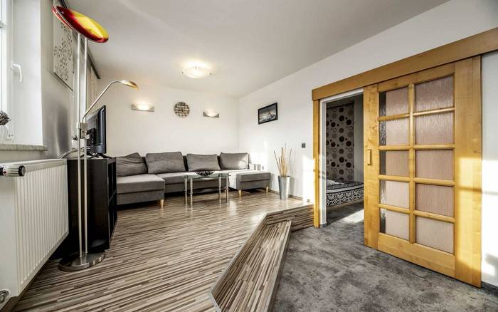 Apartmán s obývacím pokojem a ložnicí