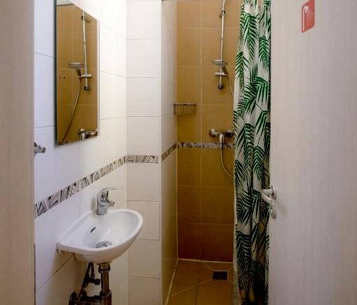 Dámský dorm (společný pokoj dámský) - sdílená koupelna