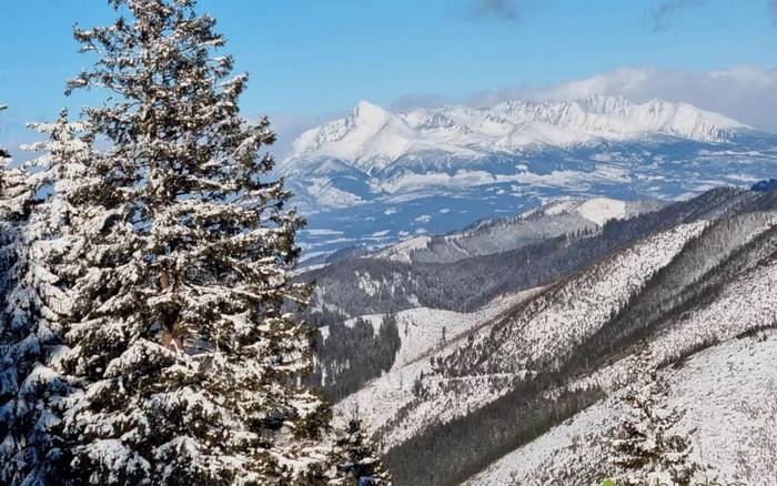 Pohľad z Čertovice na Vysoké Tatry