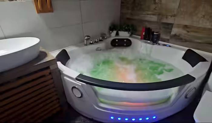 Vnútorná vírivka pre 2 osoby