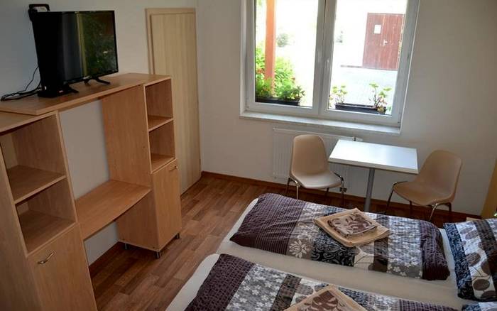 Dvoulůžkový pokoj s koupelnou a společnou kuchyňkou