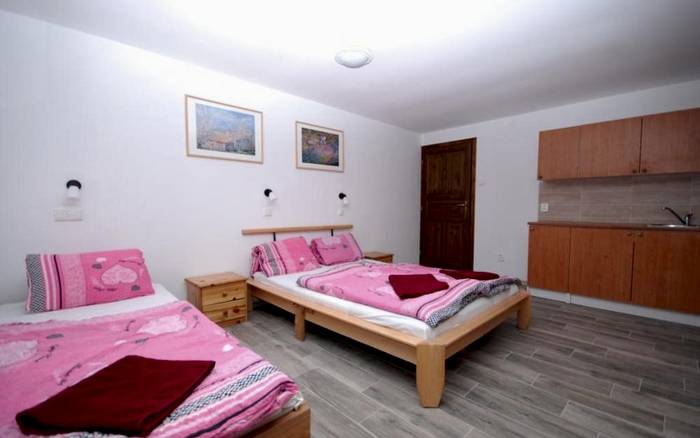 Čtyřlůžkový pokoj s kuchyňkou a 2 přistýlkami