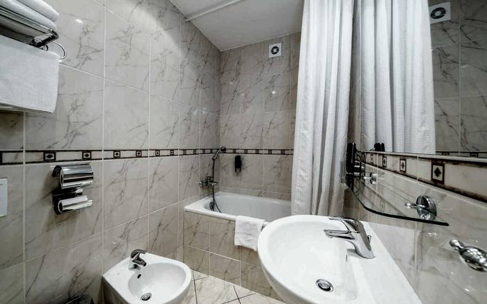 Dvoulůžkový pokoj s manželskou postelí nebo oddělenými postelemi