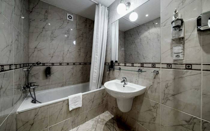 Dvoulůžkový pokoj s manželskou postelí nebo oddělenými postelemi