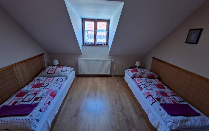 dvojlôžková izba so spoločnou kúpelňou