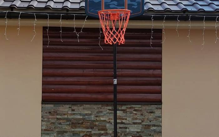 Jednou z mnohých možností, ako stráviť čas a zabaviť sa je aj basketbal.