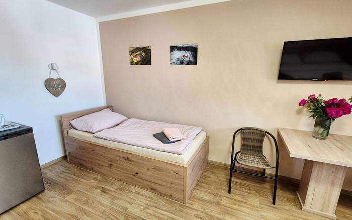 12. Pokoj pro dvě až tři osoby, první patro