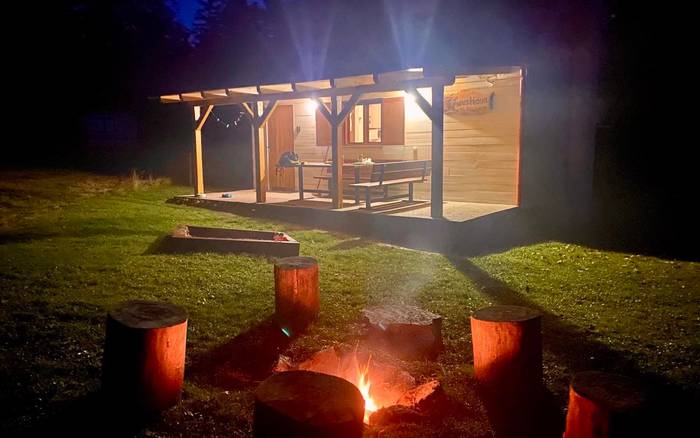 Házikó a rét végén