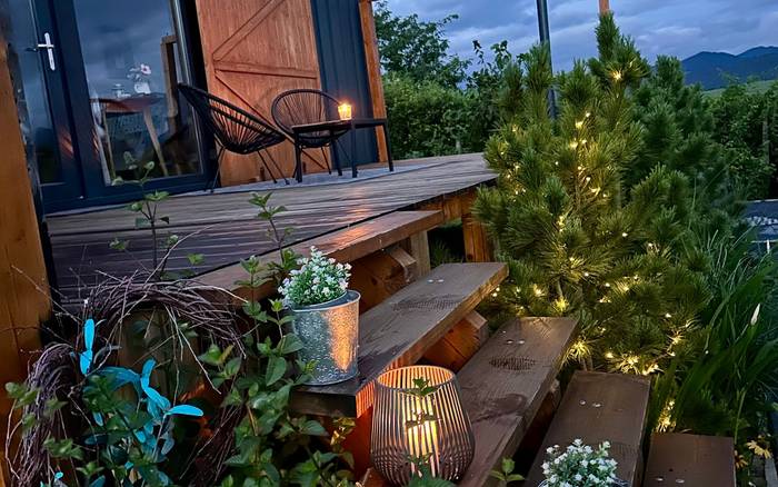 Garden House - letný večer pri sviečkach 