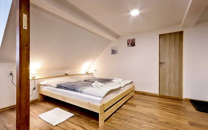 Pokoj 2 - čtyřlůžkový rodinný pokoj s vlastní koupelnou palanda