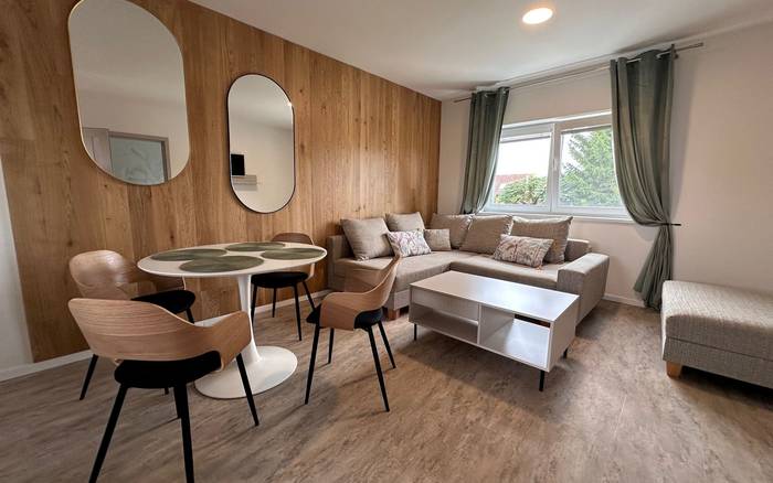 Apartmán POSCHODIE s balkónom & výhľadom