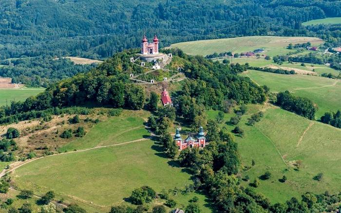 Хата під лугом
