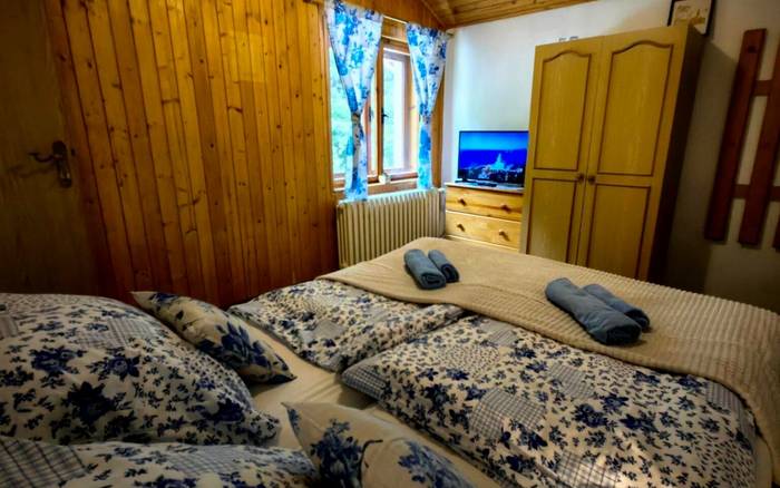 Dvojlôžková izba – manželská posteľ alebo 2 oddelené postele