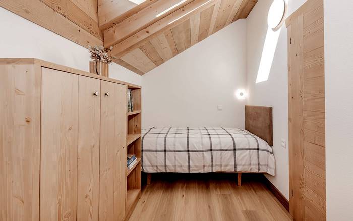 „Slnečný“ apartmán s dvoma spálňami a balkónom pre 5 osôb