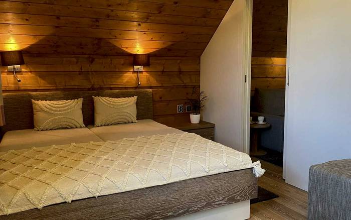 Mezonetový apartmán s kuchyňkou, 2 ložnice, balkon (č.7)