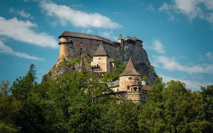 Oravský hrad - 40 km od chaty