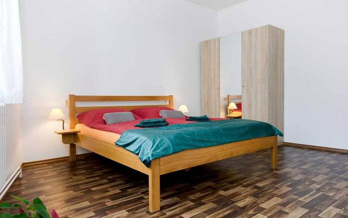 2 - Pokoj s manželskou postelí