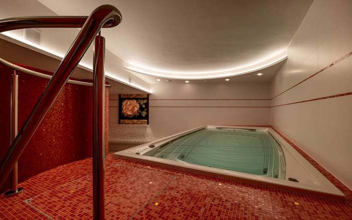 Wellness v Chalúpkovo Resort – relaxačný bazén, vírivka, suchá, parná a infra sauna v Liptovskej Štiavnici pri Ružomberku.