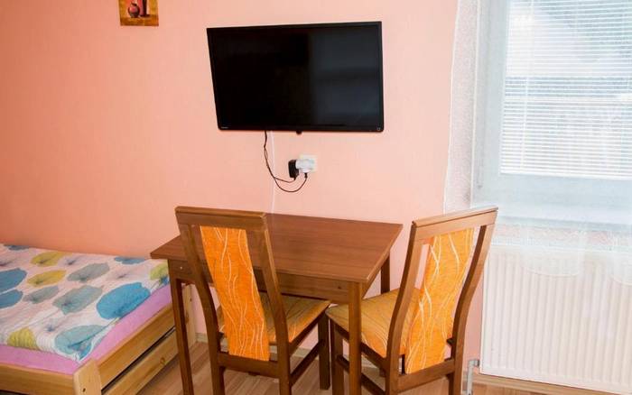 Trojlôžková izba Basic so spoločnou kúpeľňou