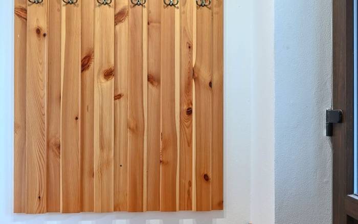 Atíco - vstup do apartmánu a ašatna u schodiště