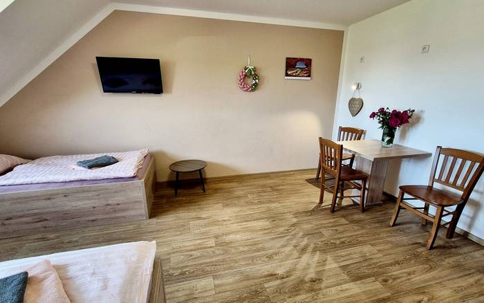 11. Pokoj pro dvě až tři osoby, první patro