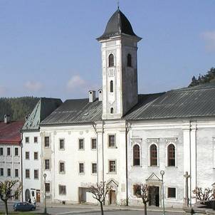 Klasztor z kościołem