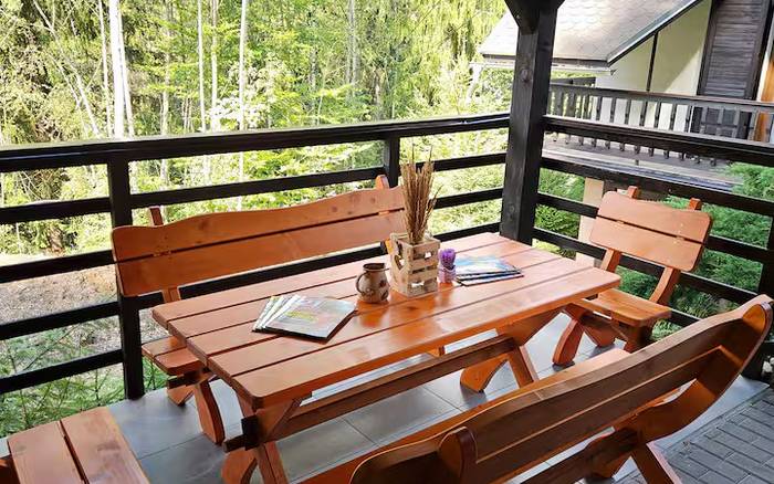 vonkajšie sedenie pred chatou