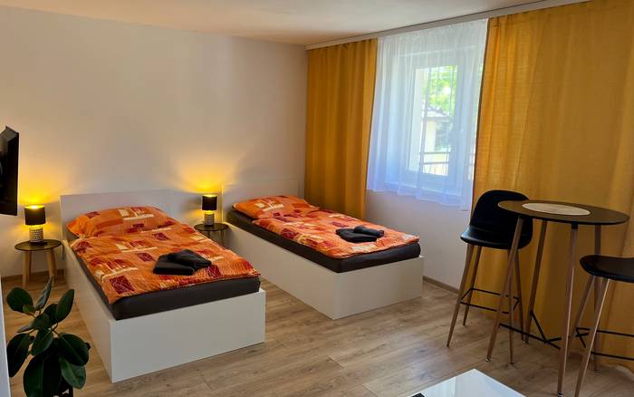 Dvojlôžkový apartmán s vlastnou kuchynkou a balkónom