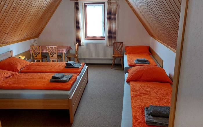 2- Čtyřlůžkový pokoj