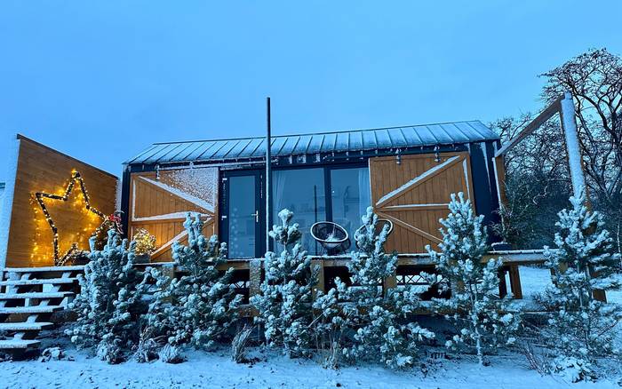 Garden House s vianočnou výzdobou