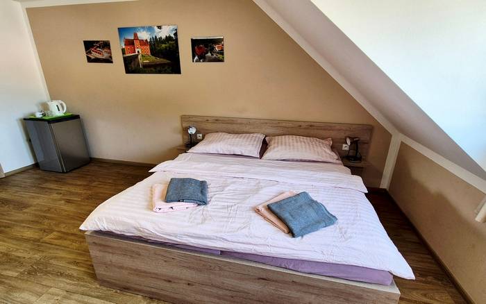 11. Pokoj pro dvě až tři osoby, první patro