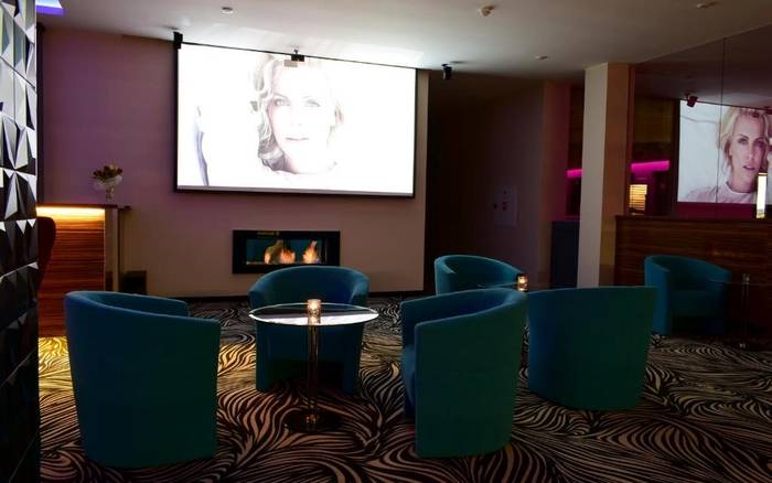 Готель та апартаменти Carlsbad INN