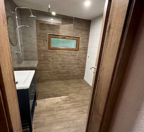 Malá chata- Sprcha s WC