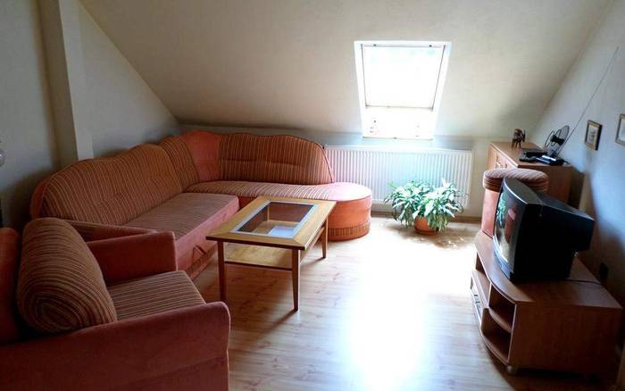 Apartmán v podkroví - obývacia miestnosť
