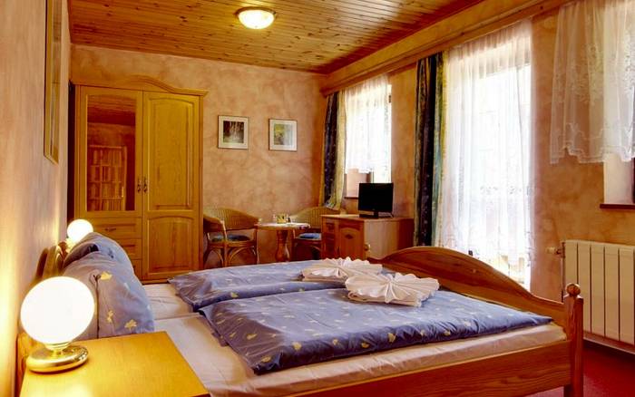 Rodinný pokoj s 2 ložnicemi s přistýlkou a balkonem - Hotel Martin