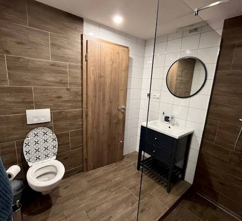 Malá chata- Sprcha s WC